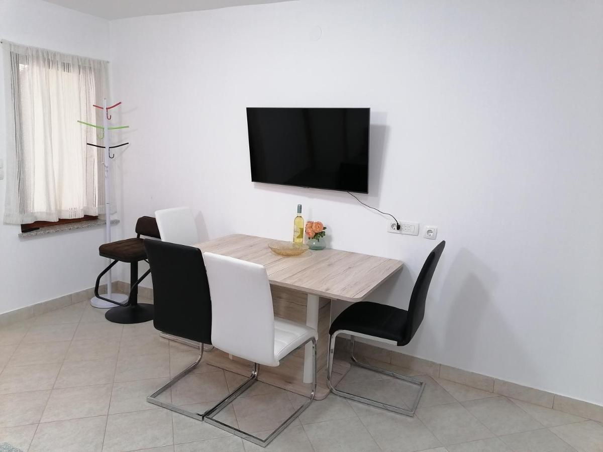 Kika Apartment Dramalj Bagian luar foto