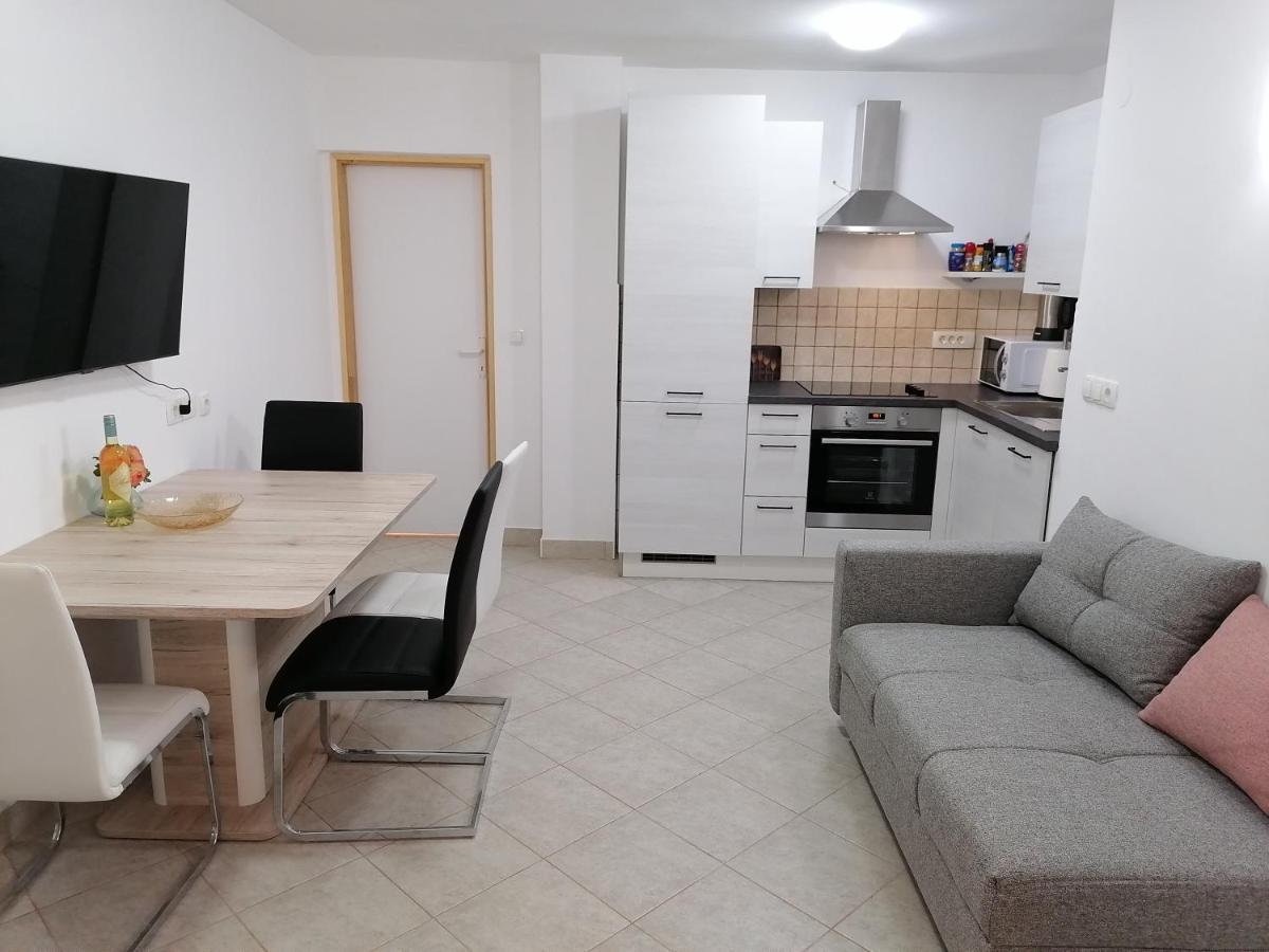 Kika Apartment Dramalj Bagian luar foto